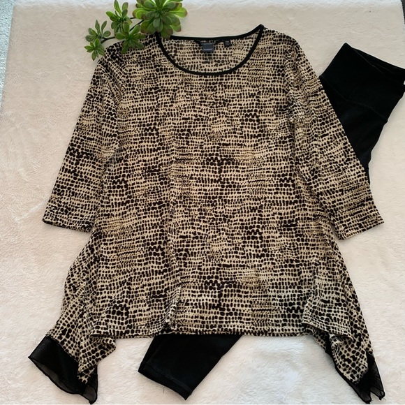 Investments Tops - Black & brown 3/4 sleeve light weight tunic top.  Size PM.
